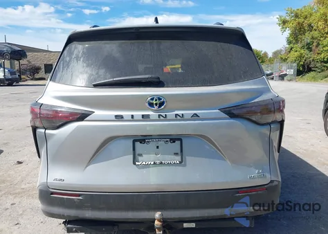 2023 Toyota Sienna Le z USA, uszkodzony, nr VIN 5TDBSKFC8PS098797